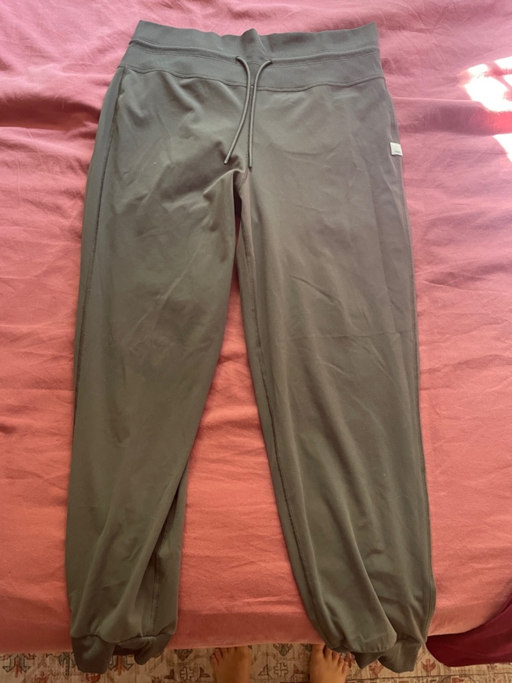 Vuori Olive Drawstring Joggers